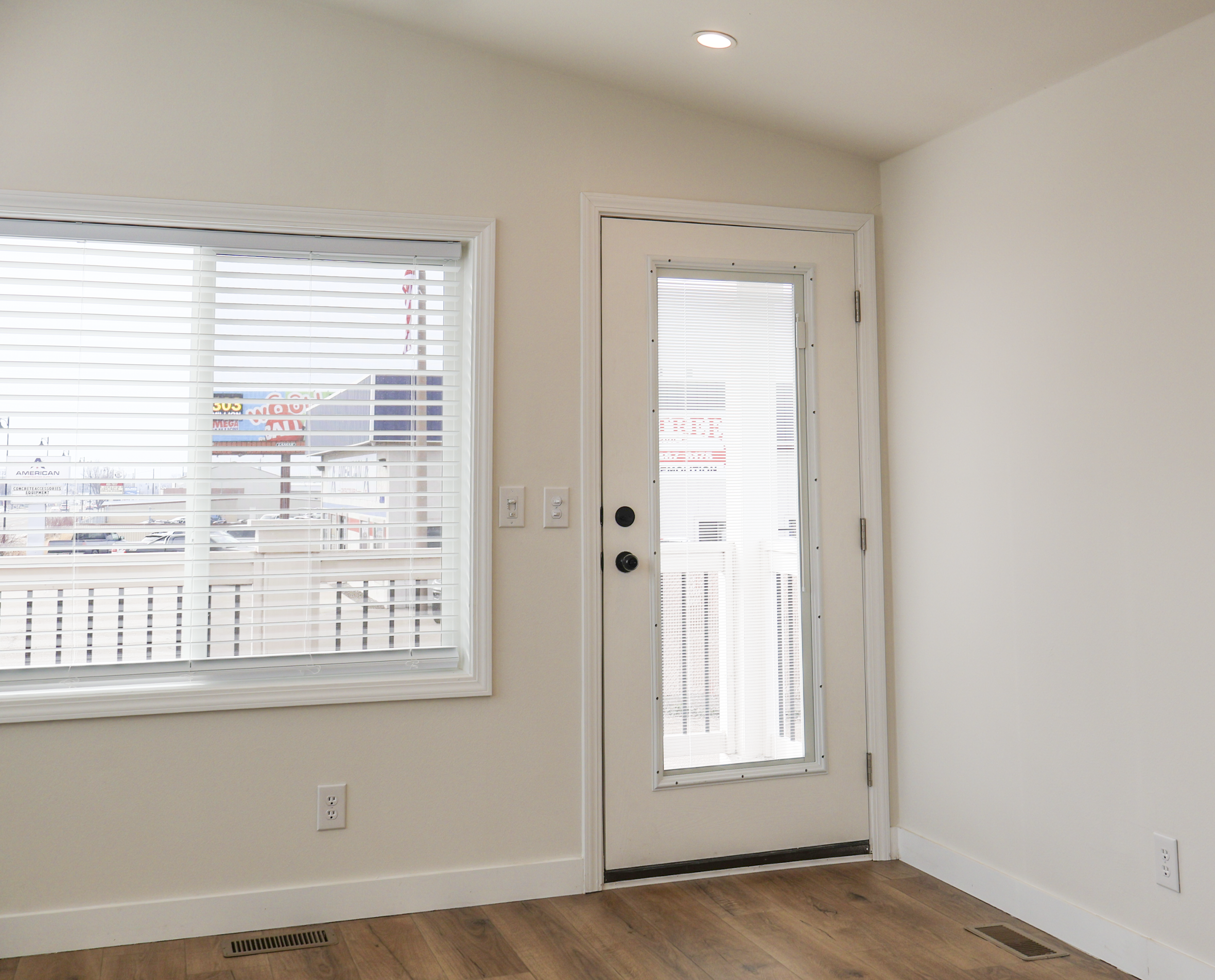 Porch and door option photo 8