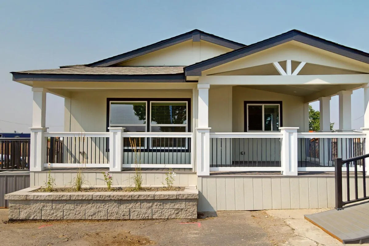 Manufactured-home model with a covered front porch